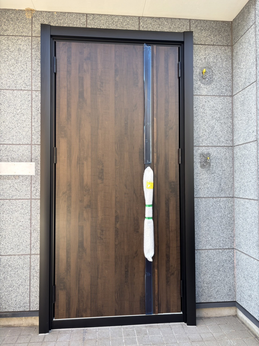 井上住器の横浜市【玄関ドアリフォーム工事】の施工後の写真1