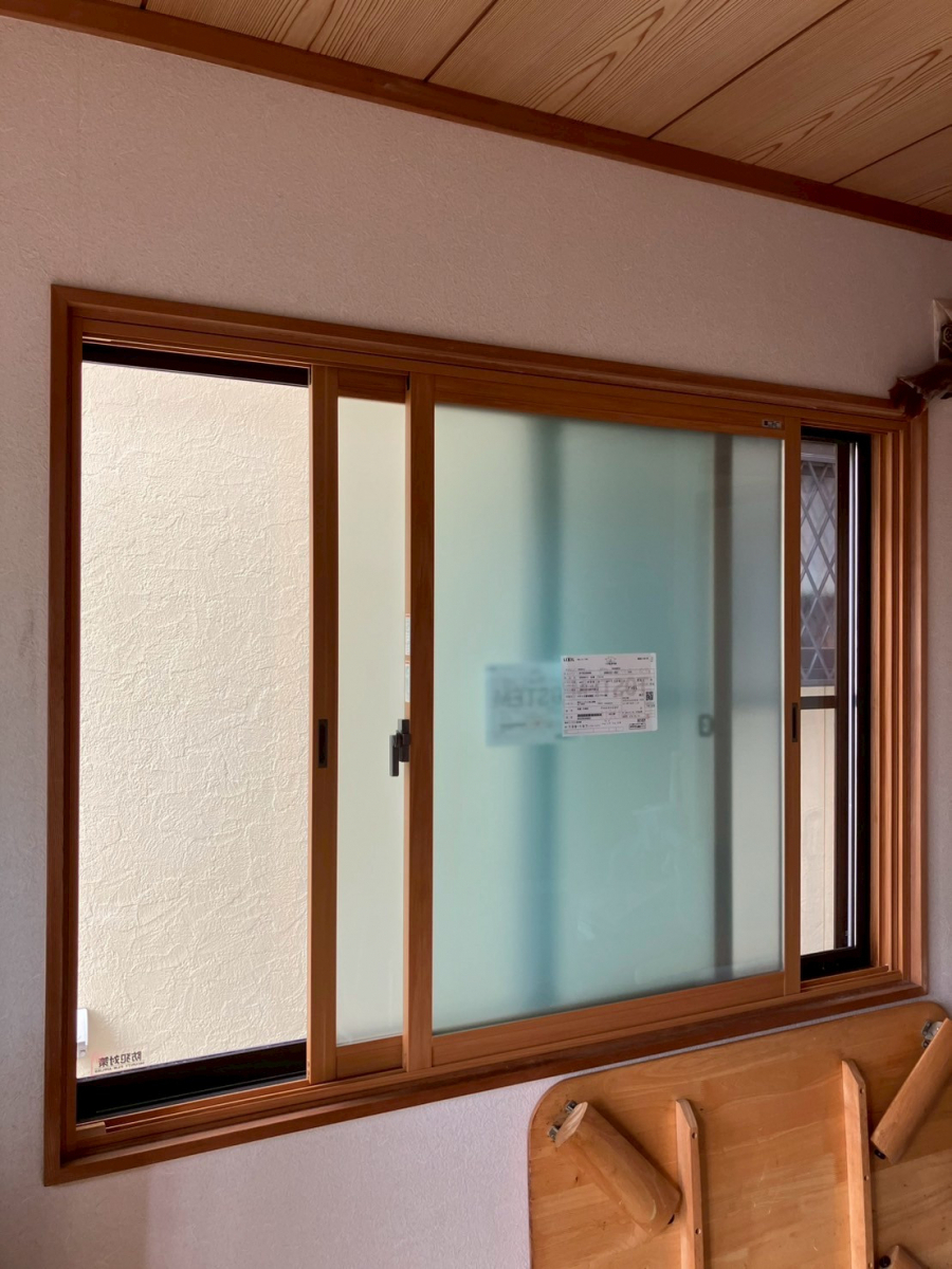 井上住器の茅ヶ崎市【内窓インプラス】型ガラスにもできますの施工後の写真1