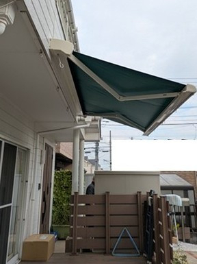 井上住器の平塚市【オーニング彩風取付工事】夏場の強烈な日差しをカット！の施工後の写真1