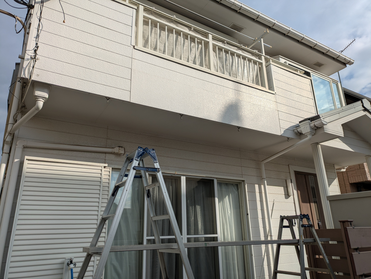 井上住器の平塚市【オーニング彩風取付工事】夏場の強烈な日差しをカット！の施工前の写真1