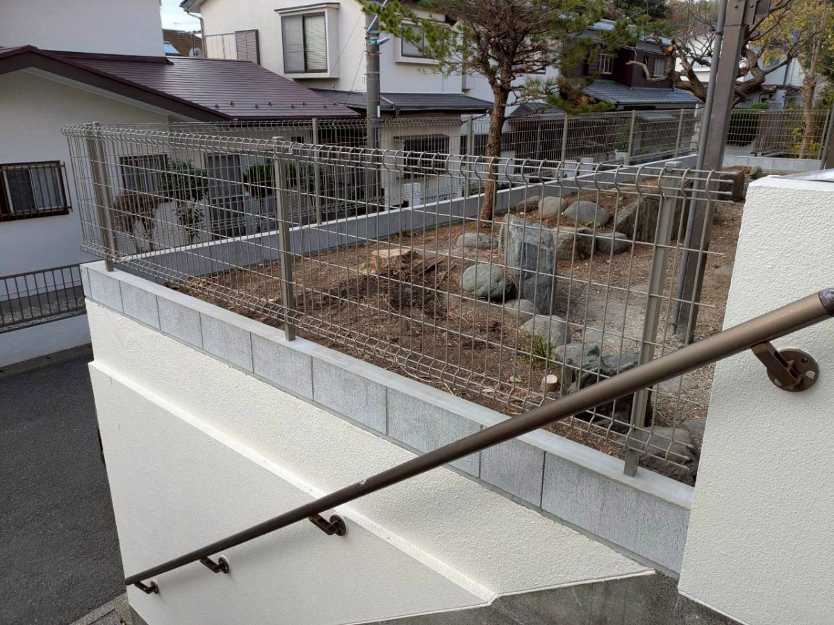 井上住器の逗子市【外構リフォーム工事】お家のリフォームに伴いお庭もキレイにリフォーム！の施工後の写真1