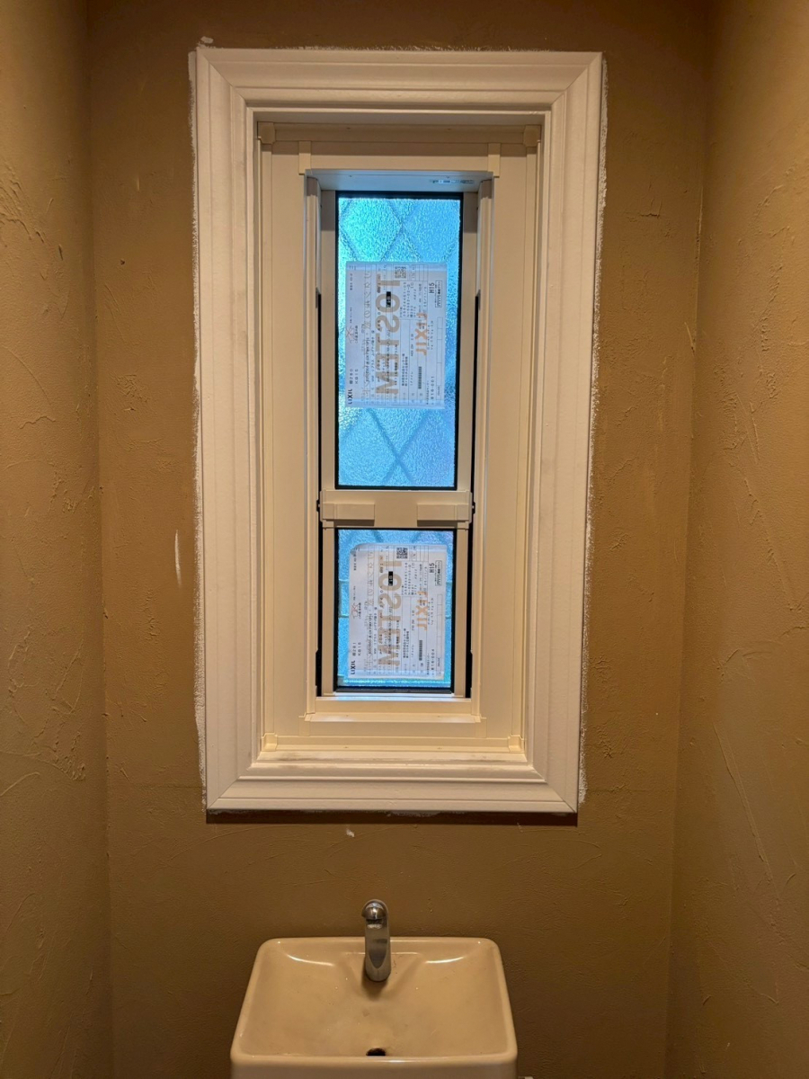 井上住器の茅ヶ崎市【内窓インプラス・カバー工法取替窓リプラス】外気温を受けやすかった窓をリフォームの施工後の写真2