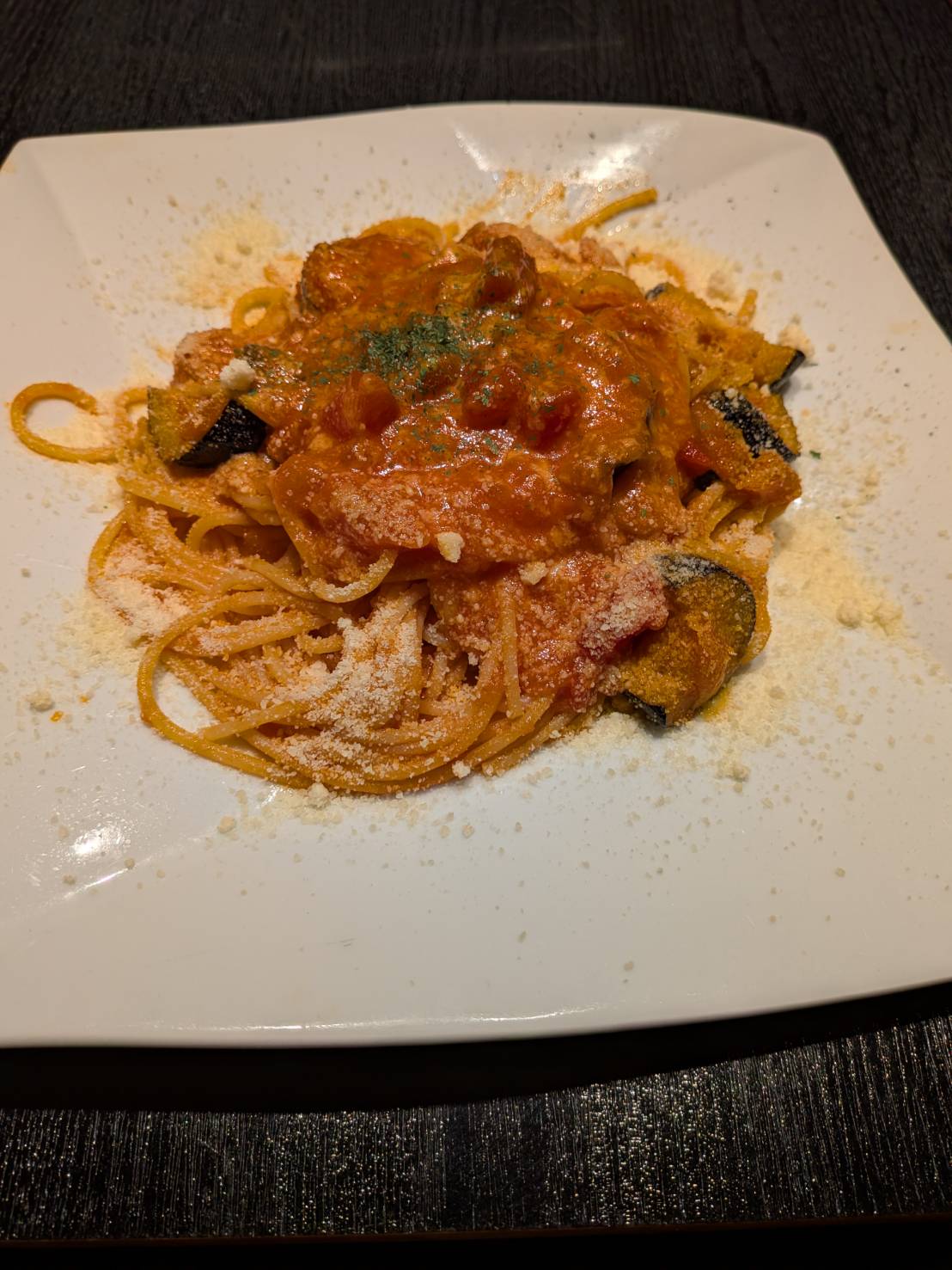 ランチメニュー 茄子とモッツアレラのトマトパスタ 伸興トーヨー住器のブログ 写真1