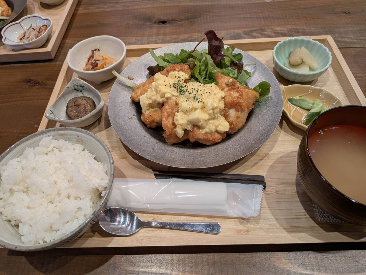 ランチメニュー　チキン南蛮定食 伸興トーヨー住器のブログ 写真1