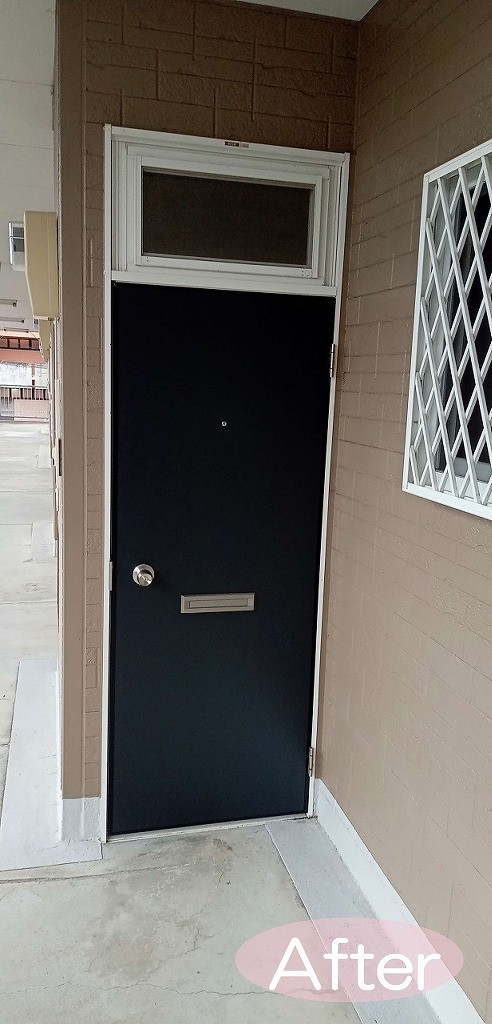 伸興トーヨー住器のアパート玄関ドア本体のお取替えの施工後の写真1
