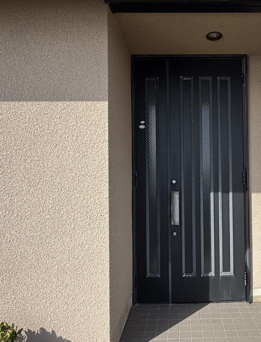 伸興トーヨー住器の1dayリフォーム　玄関ドアのお取替えの施工前の写真1