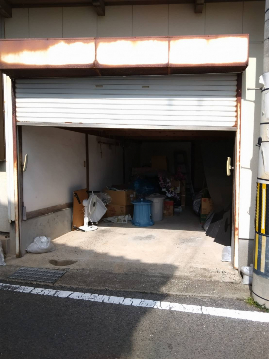 伸興トーヨー住器の塩害に強いシャッターへ取替の施工前の写真1