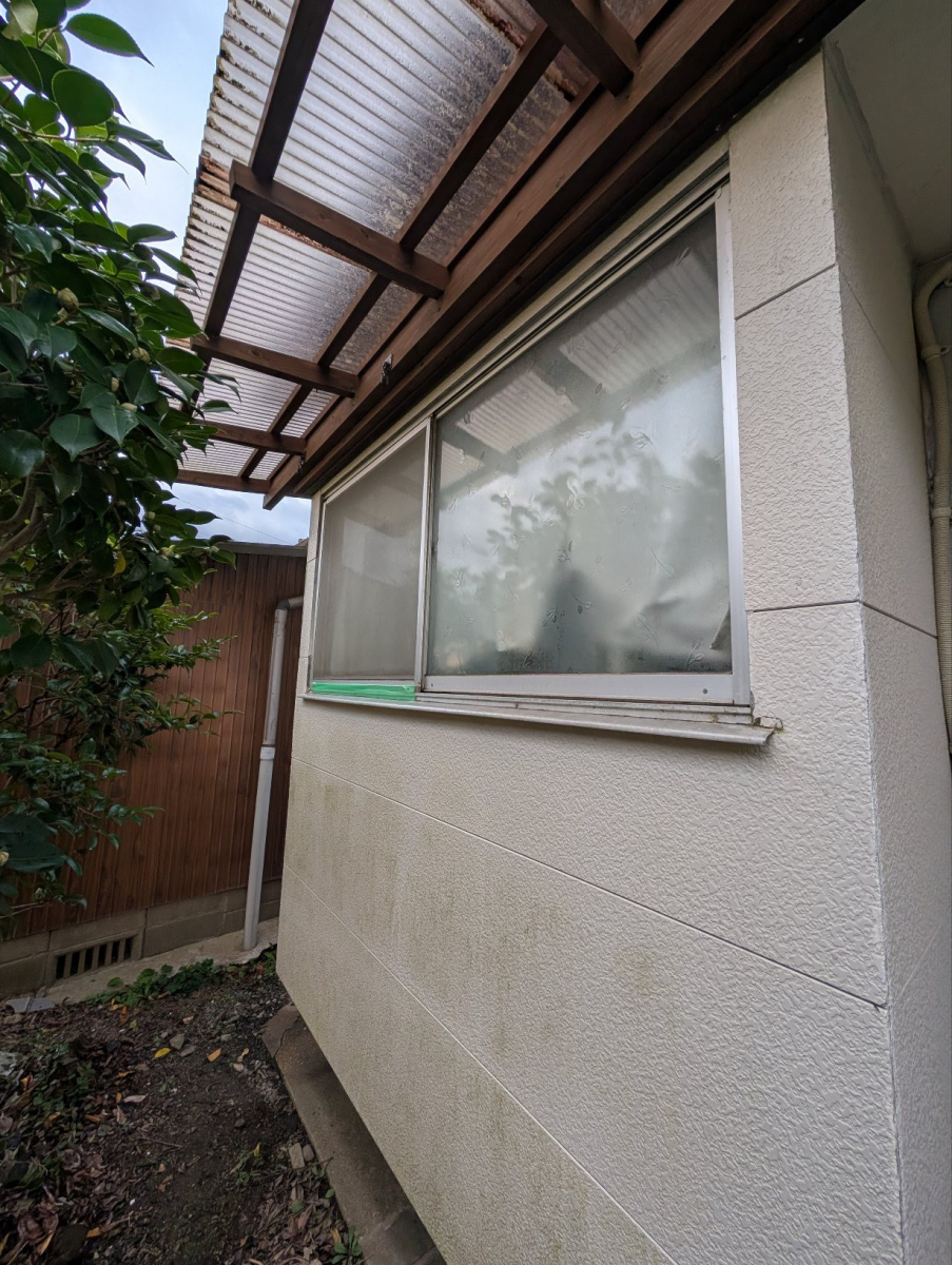 伸興トーヨー住器の補助金活用　キッチン窓リフォームの施工前の写真1