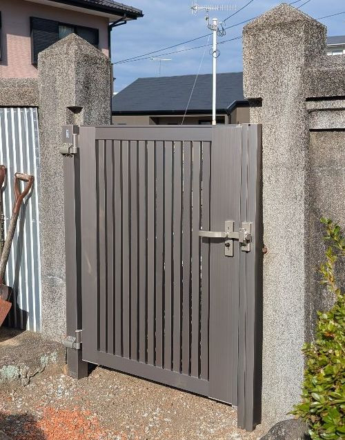 伸興トーヨー住器の裏口門扉のお取替えの施工後の写真1