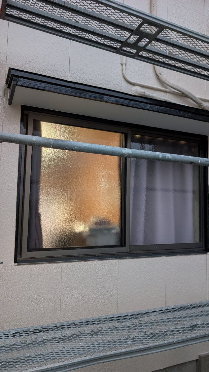 伸興トーヨー住器の台風対策に目隠し可動ルーバーを取付の施工前の写真1