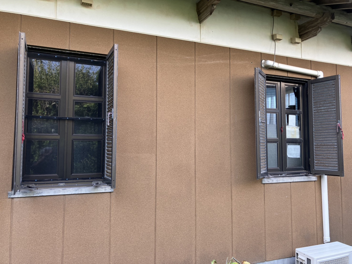 伸興トーヨー住器の【平戸市　窓交換工事】古くなった窓を、デザインを変えて新しい窓への施工前の写真3