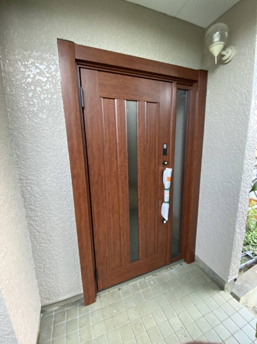 窓研 土浦の【1Dayリフォーム】リシェント玄関ドア取替工事　土浦市の施工後の写真1