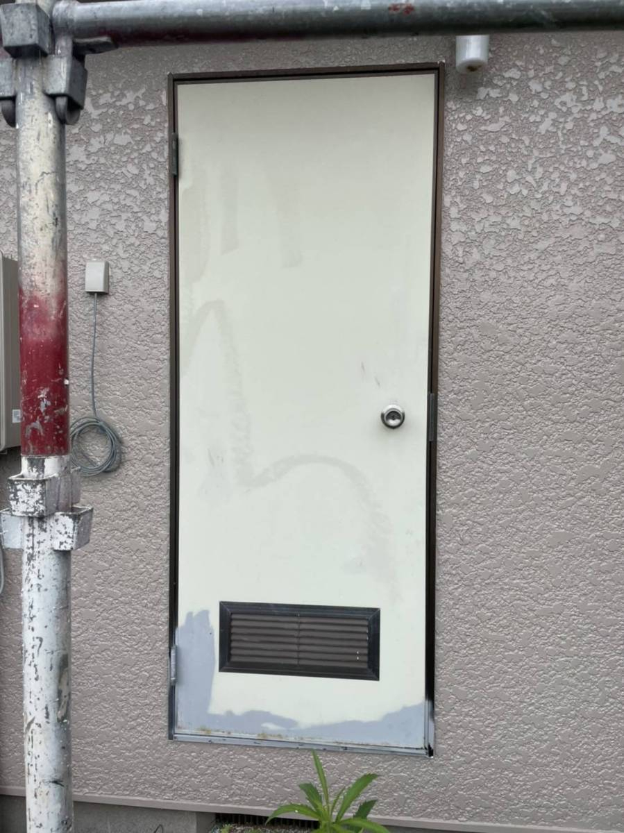 窓研 土浦の【リシェント】勝手口ドア取替工事　土浦市の施工前の写真1
