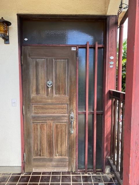 窓研 土浦のリシェント玄関ドアの施工前の写真1