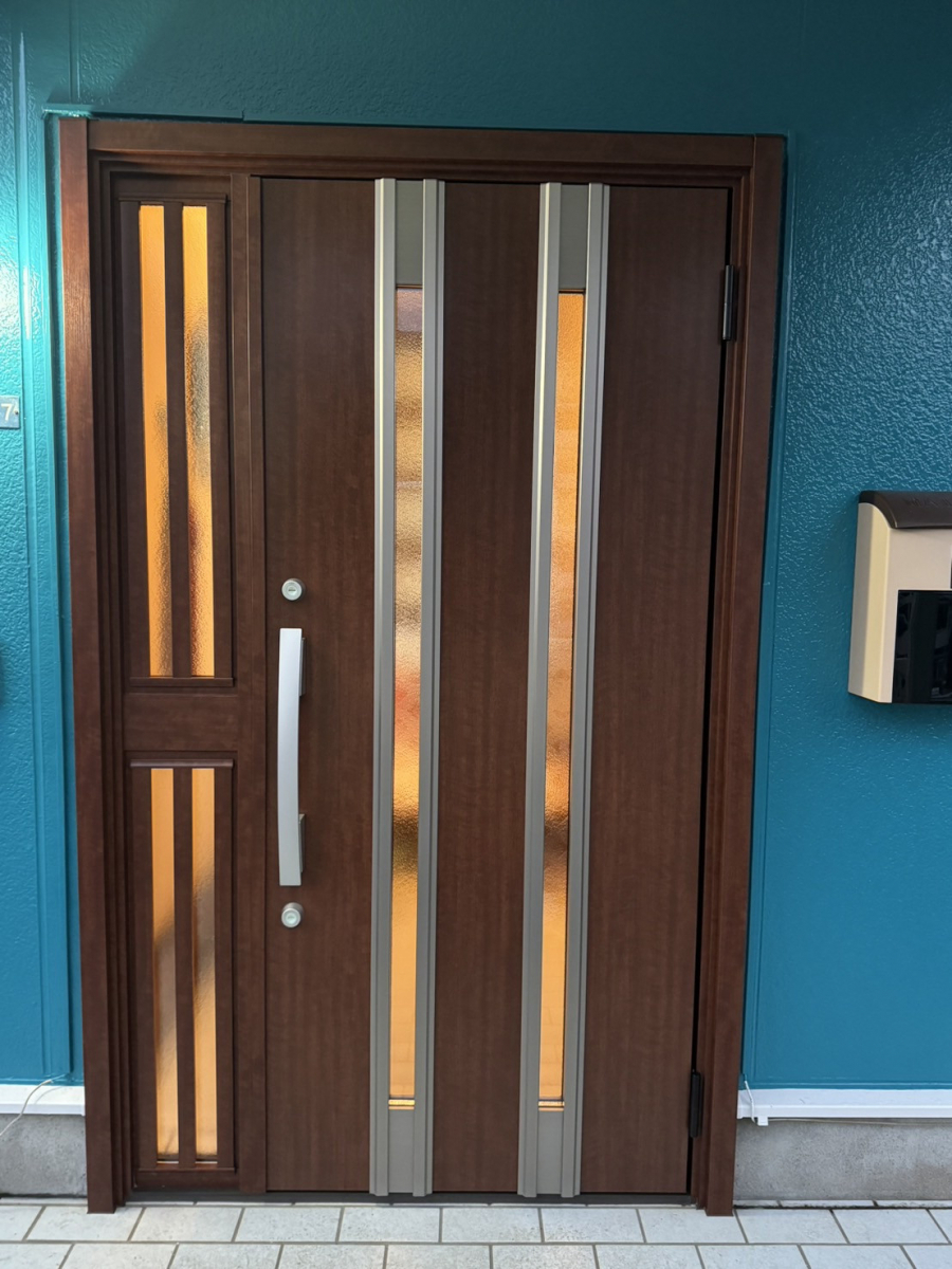 窓研 土浦の玄関ドアのリフォーム工事(リシェント)土浦市N様邸の施工後の写真1