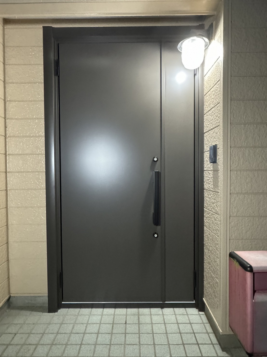 窓研 土浦の玄関ドアのリフォーム工事（リシェント）土浦市N様邸の施工後の写真1