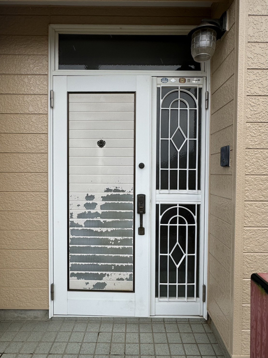 窓研 土浦の玄関ドアのリフォーム工事（リシェント）土浦市N様邸の施工前の写真1