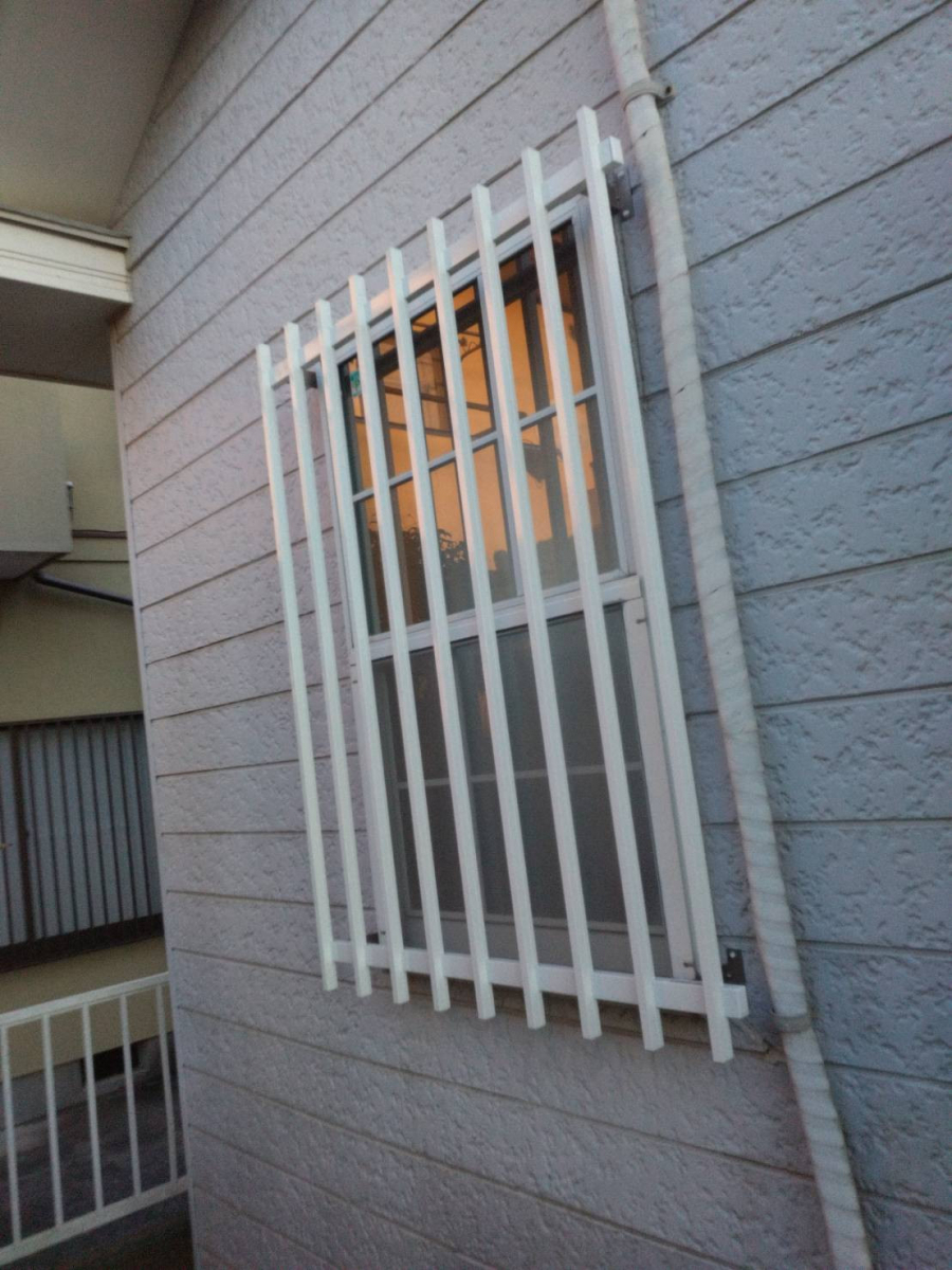 窓研 土浦の窓ガラス交換工事・格子の取付けの施工後の写真1