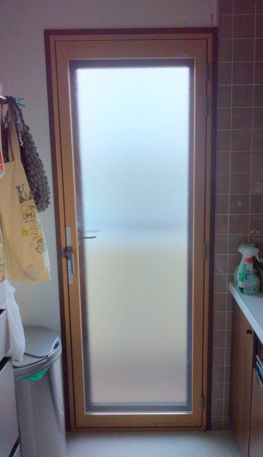 窓研 土浦の浴室窓、テラスドアの断熱リフォーム工事（インプラス）の施工後の写真2