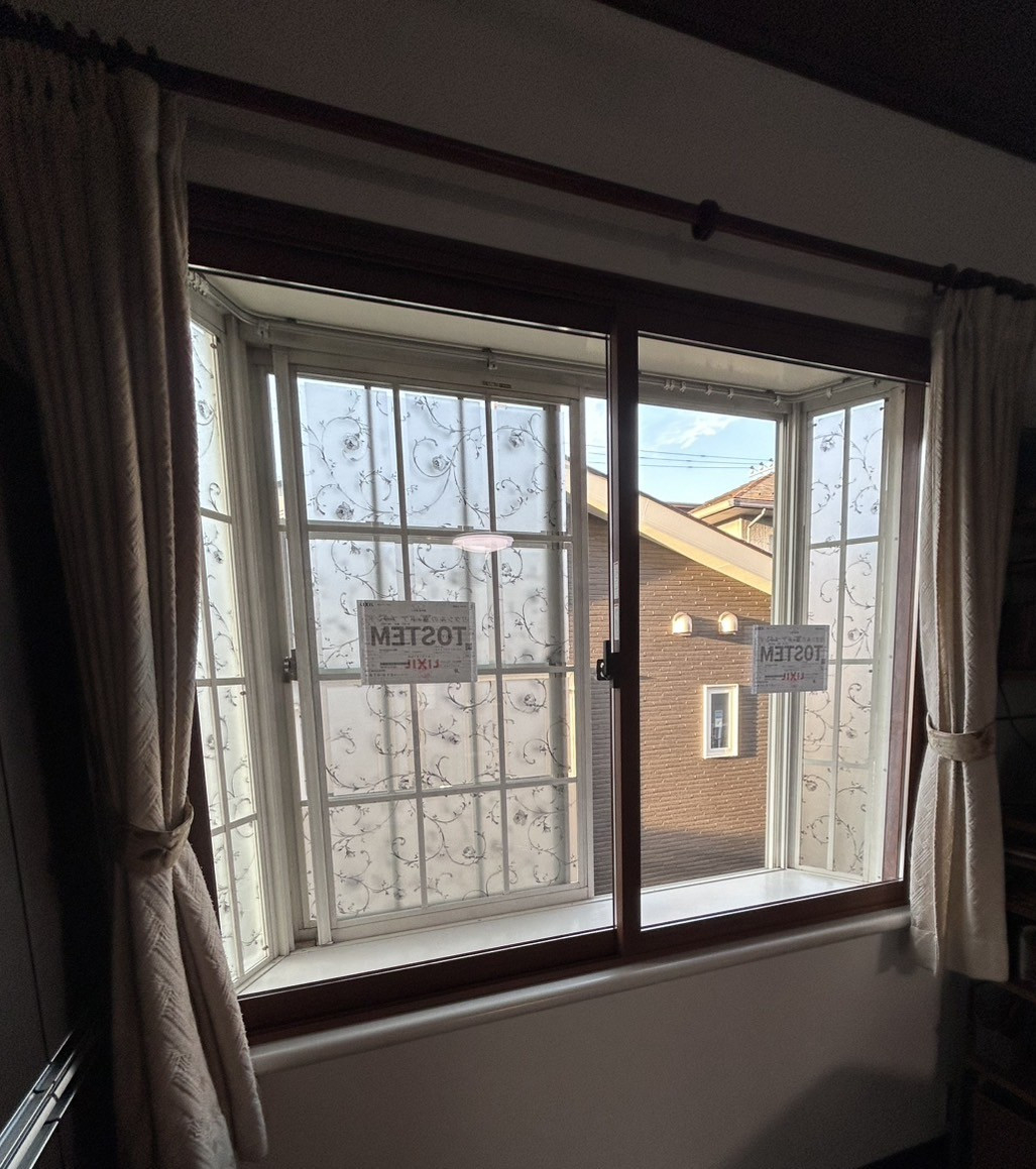 窓研 土浦の素敵な型ガラスはそのままに！窓のリフォーム工事の施工後の写真1