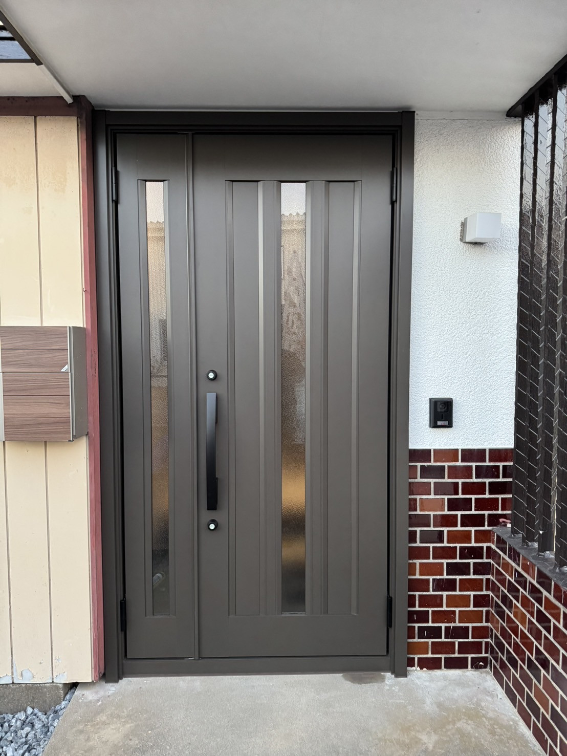 窓研 土浦の玄関ドアのリフォーム工事（リシェント）土浦市T様邸の施工後の写真1