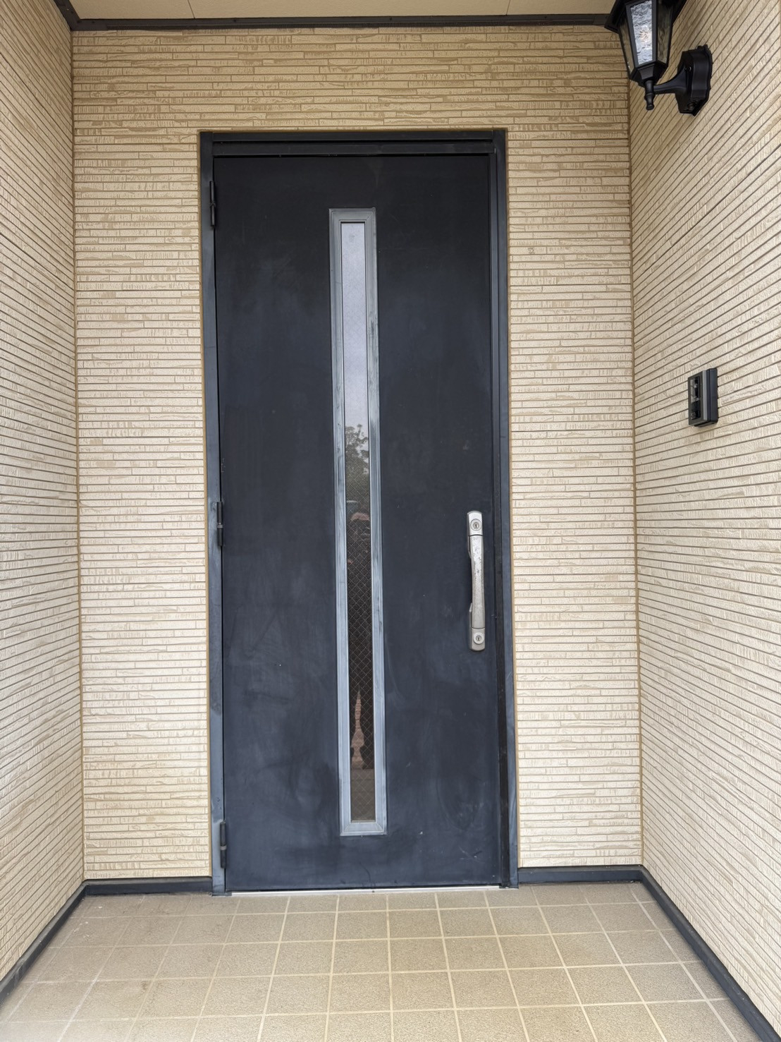 窓研 土浦の玄関ドアのリフォーム工事（リシェント）つくば市H様邸の施工前の写真1