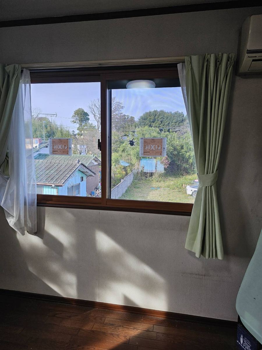 小林トーヨー住器の寝室に内窓インプラスの施工後の写真1
