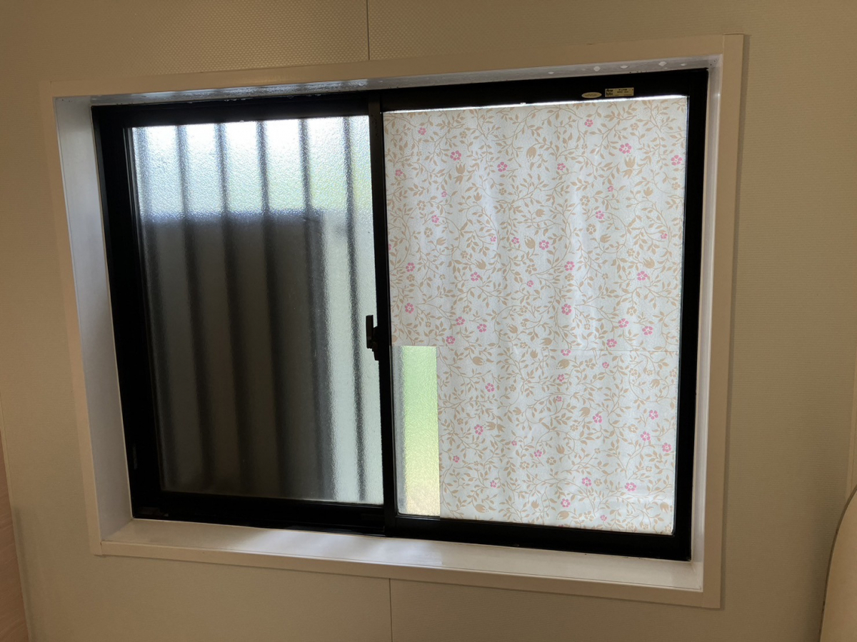 小林トーヨー住器の浴室に内窓インプラスの施工前の写真1