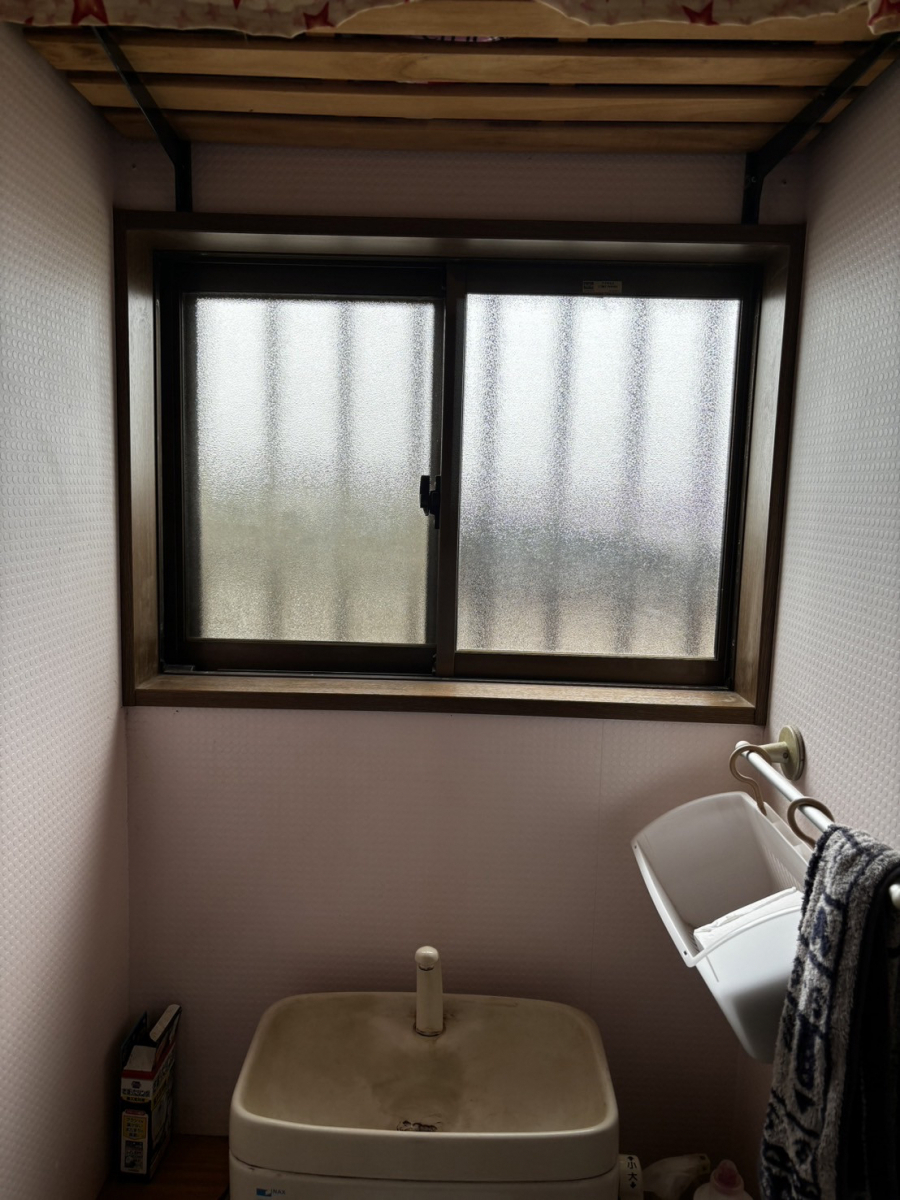 小林トーヨー住器の1階、2階のトイレにインプラスの施工前の写真2