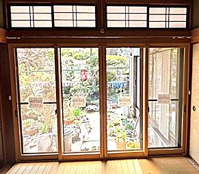 小林トーヨー住器の長い縁側にも内窓インプラスの施工後の写真3