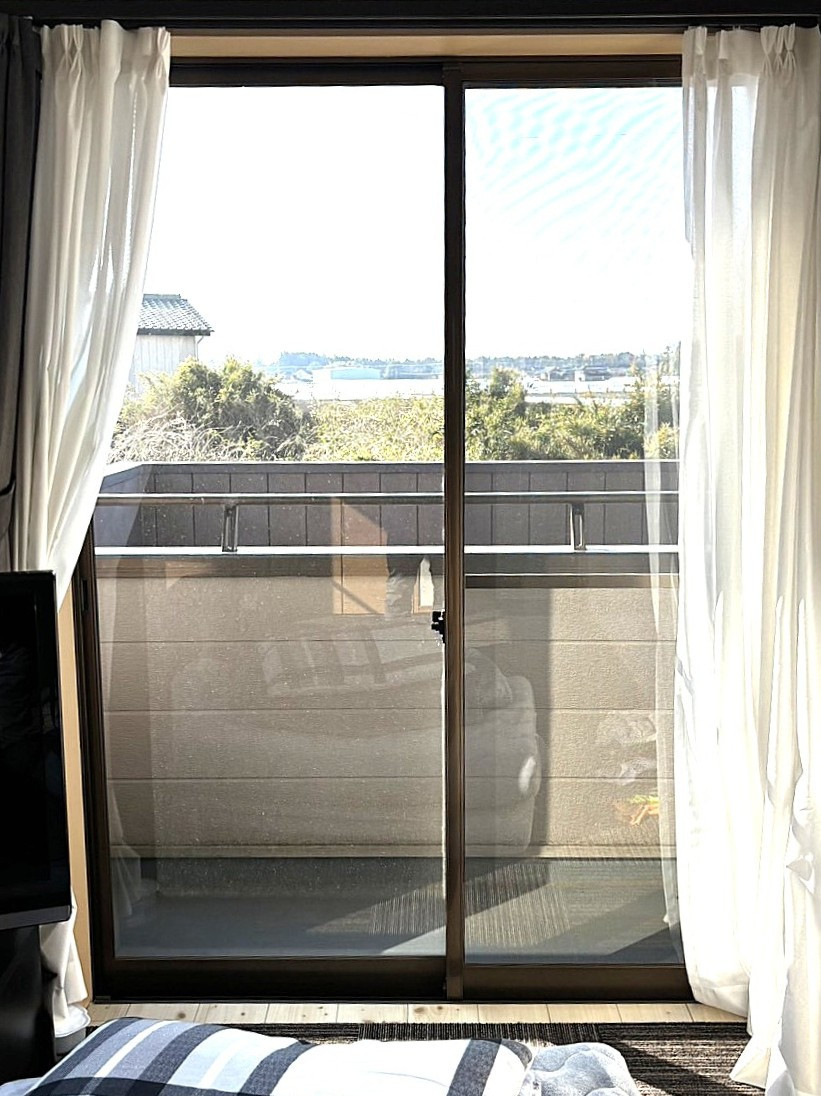小林トーヨー住器の防音にも内窓インプラスの施工前の写真1