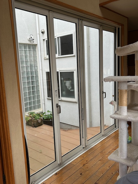 小林トーヨー住器のリビングに内窓インプラスの施工前の写真1