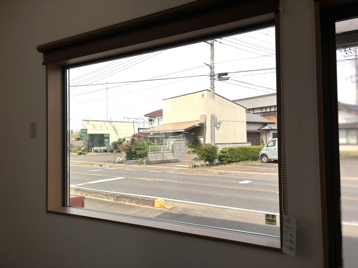 小林トーヨー住器の防音にも内窓インプラスの施工前の写真1