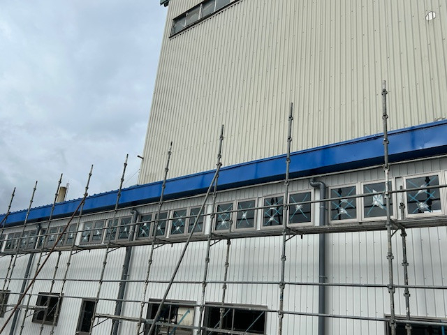 小林トーヨー住器の工場 排煙窓施工の施工後の写真1