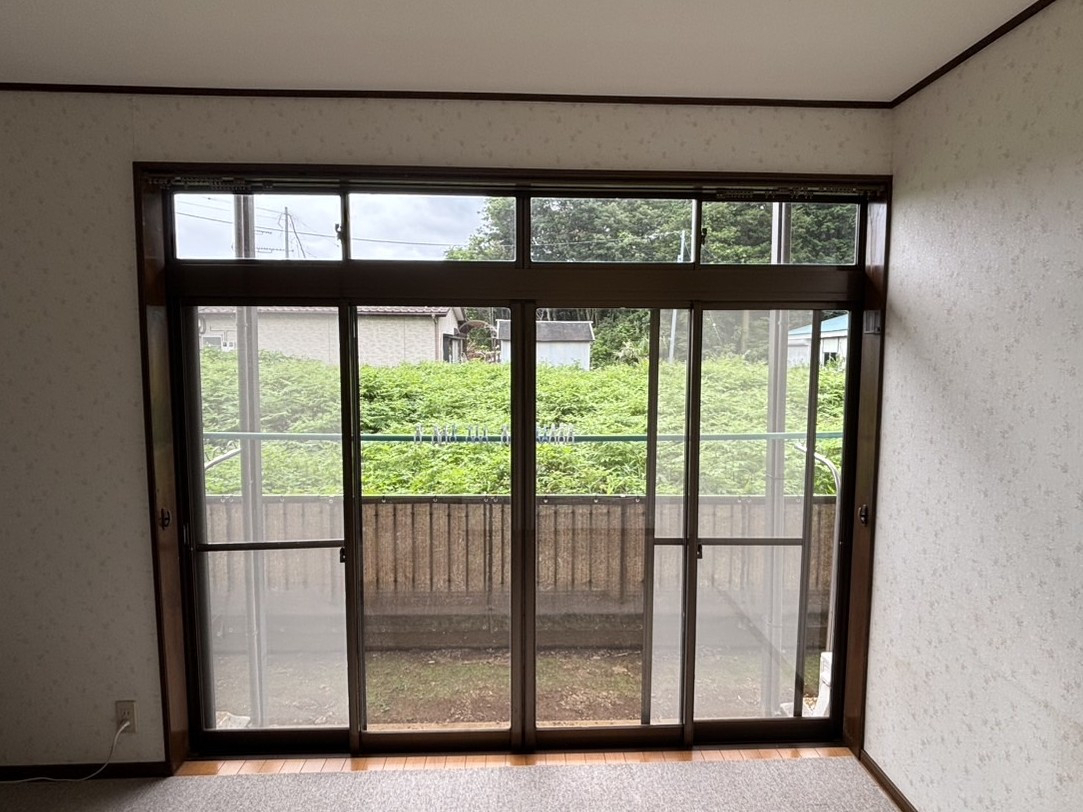 小林トーヨー住器の内窓インプラス施工させていただきましたの施工前の写真1