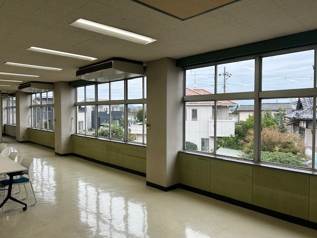 小林トーヨー住器の会議室カーテン施工例の施工前の写真1