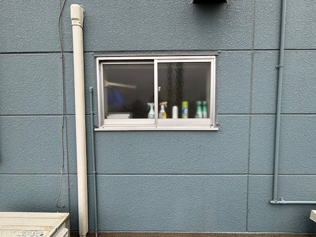 小林トーヨー住器の防犯に後付け面格子の施工前の写真2