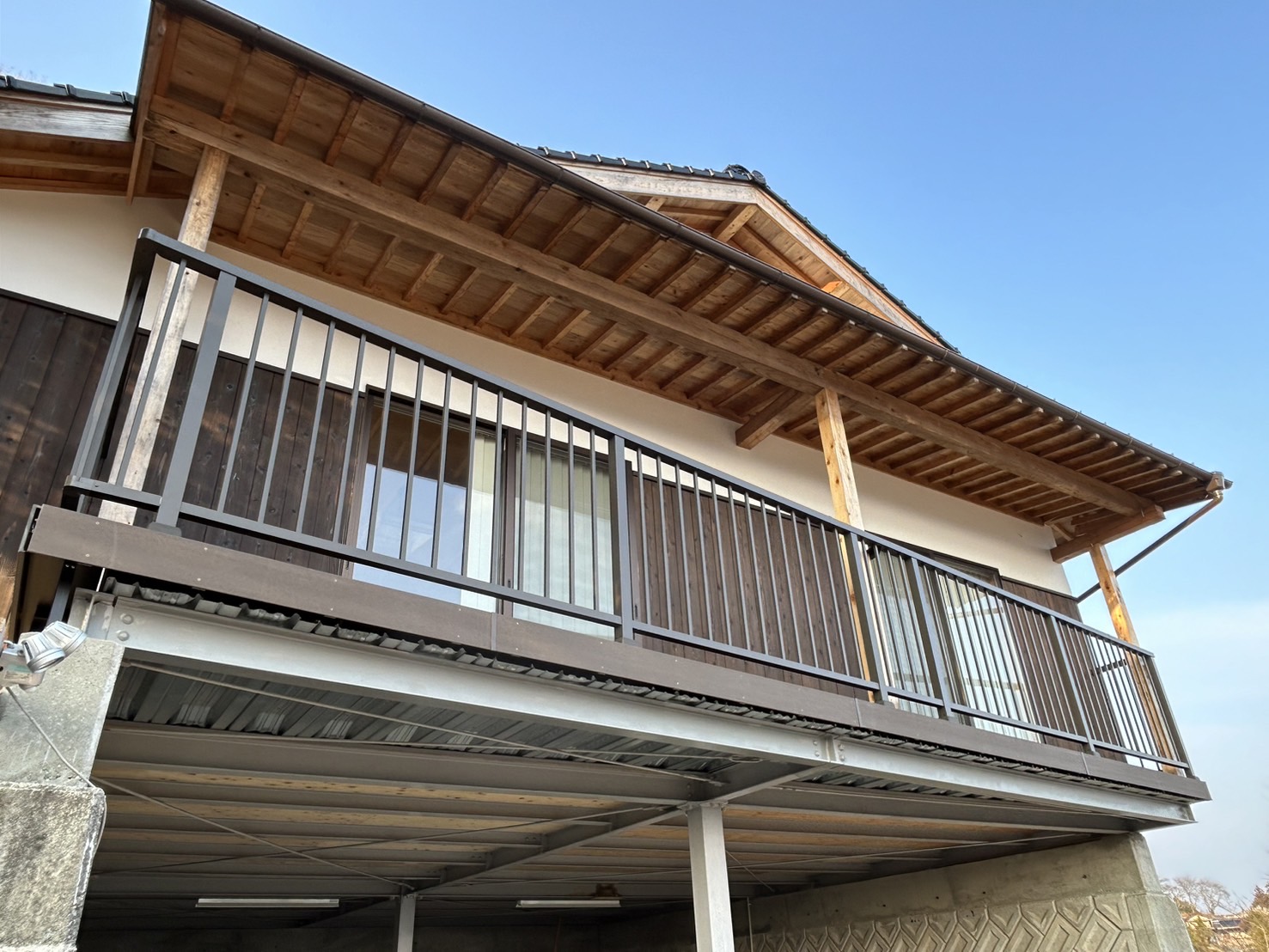 ワタナベトーヨー住器の2階にベランダ【レストステージ】の施工事例詳細写真1