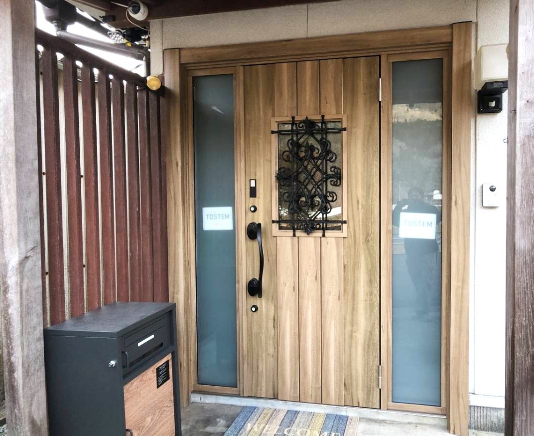 ワタナベトーヨー住器のリシェント玄関ドアの施工事例詳細写真1