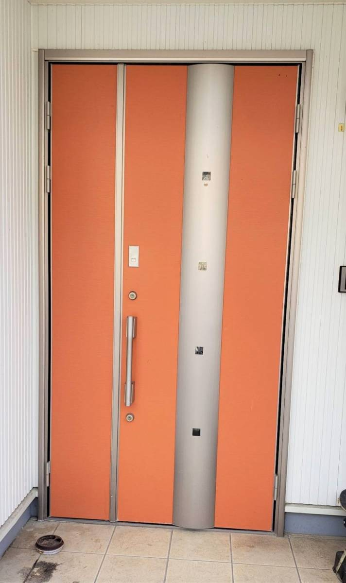 ワタナベトーヨー住器の玄関をリフォーム☆彡【リシェント玄関ドア３】の施工前の写真1