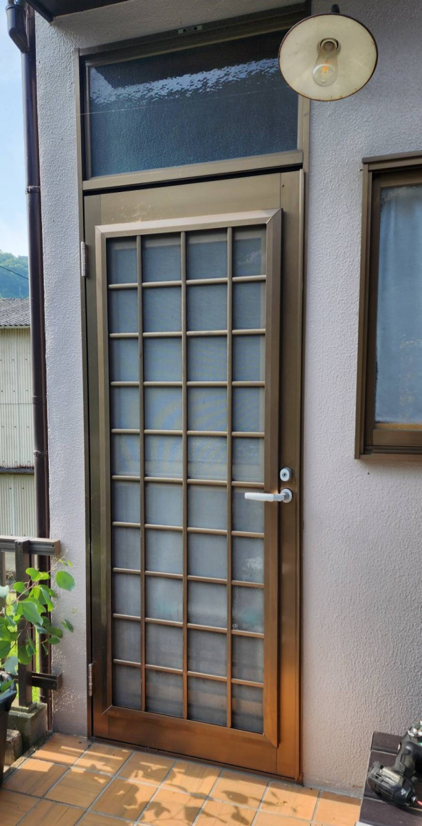 ワタナベトーヨー住器の断熱仕様　【リシェント勝手口ドア】の施工前の写真1