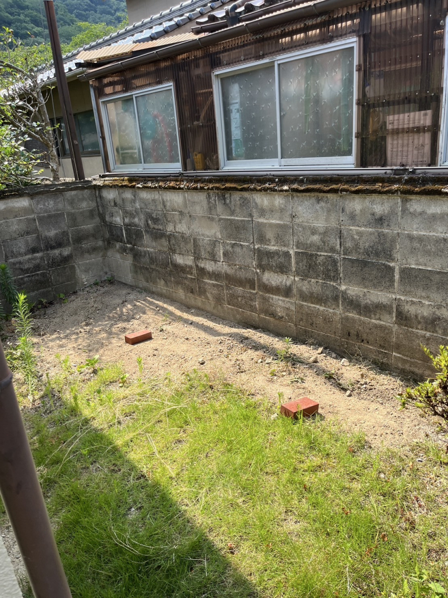 ワタナベトーヨー住器の庭まわりをすっきり快適に！  タクボ物置 グランプリステージ GP-229AFの施工前の写真1
