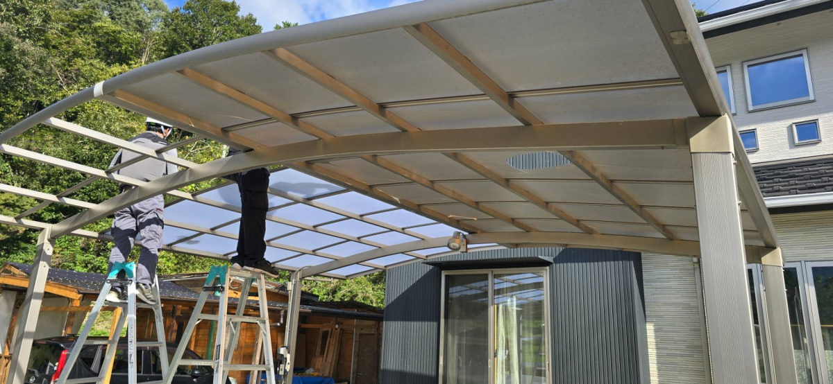 ワタナベトーヨー住器のカーポート屋根張替えの施工前の写真1