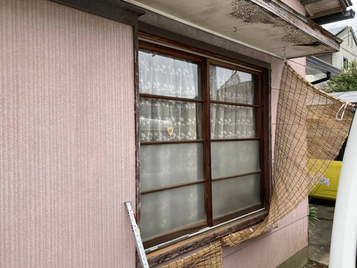 つくば住生活 石岡店の台風対策に【雨戸の簡単取替え】の施工前の写真2