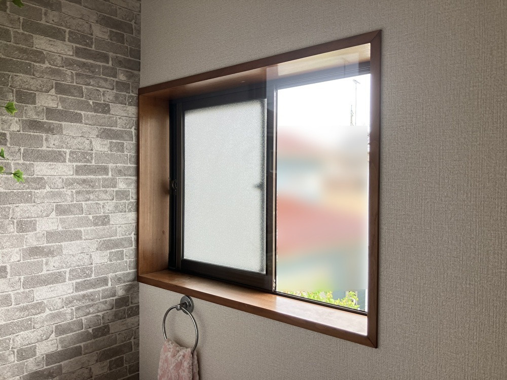 つくば住生活 石岡店の【補助金対象】ヒートショック対策にも。トイレの窓に内窓取付け。＜茨城県かすみがうら市＞の施工前の写真1