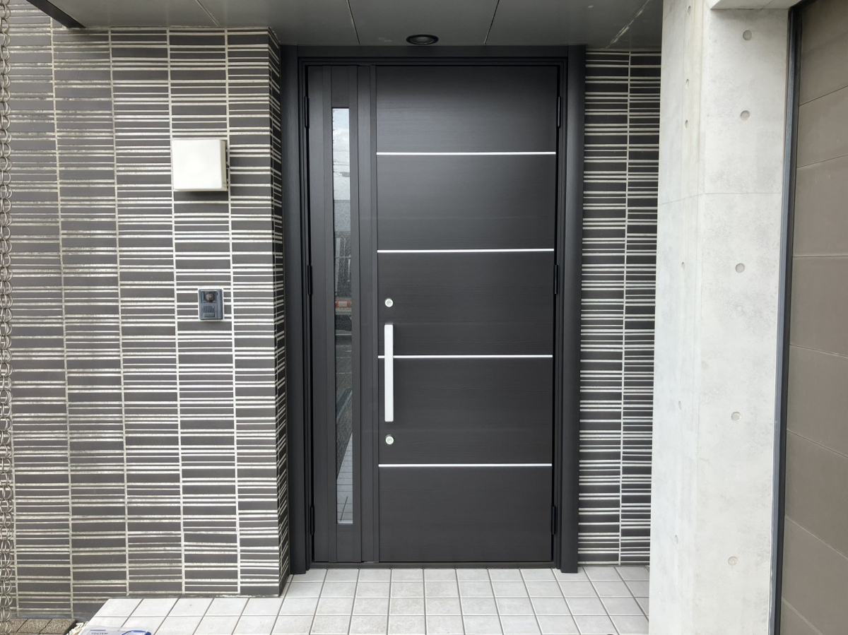 つくば住生活 石岡店のLIXIL リシェント玄関ドア3で玄関リフォーム｜1日で明るく快適な玄関への施工後の写真1