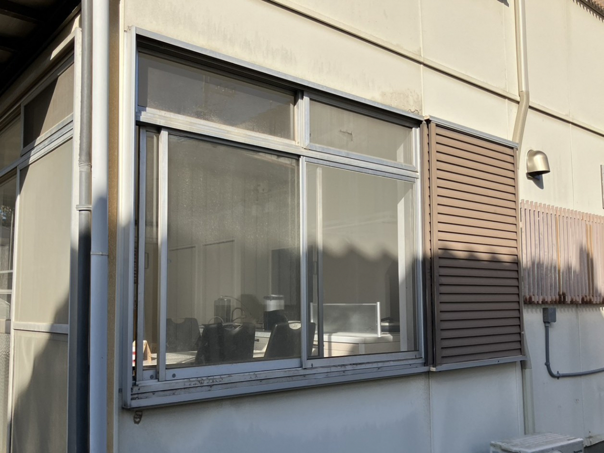 つくば住生活 石岡店の「冬の寒さ対策」古い窓を「LIXIL リプラス」で高断熱仕様にリフォーム＜茨城県石岡市＞の施工前の写真1