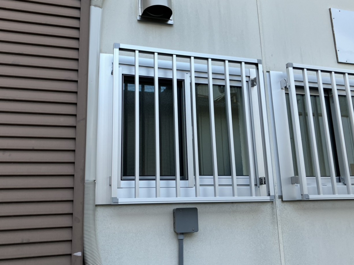 つくば住生活 石岡店の面格子付きの窓も高性能窓にスッキリ取替え。冬の寒さも侵入者も窓でブロック！＜茨城県石岡市＞の施工後の写真1