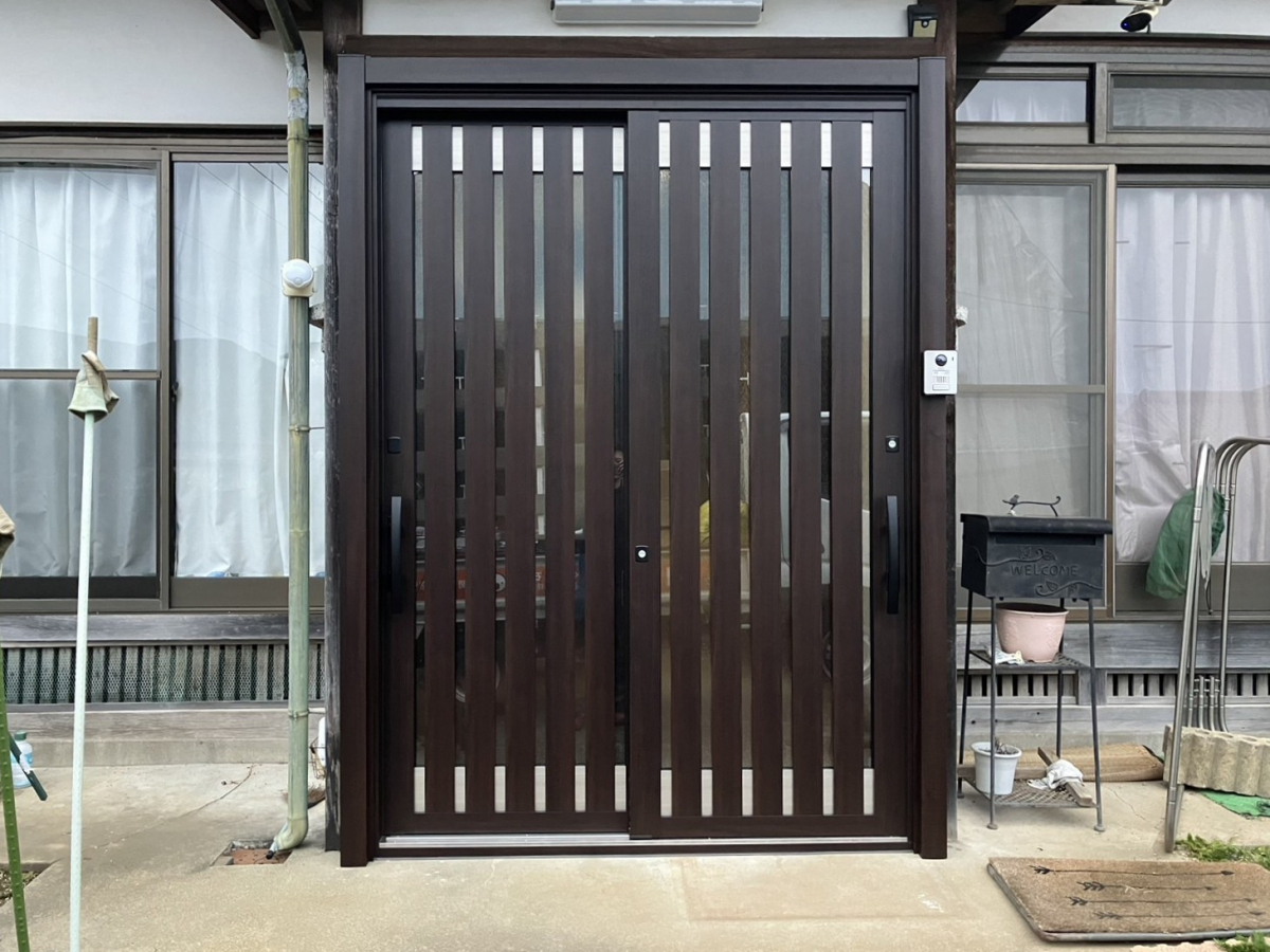 つくば住生活 石岡店の古くなった玄関を１日で取替え｜LIXILリシェントで防犯性とデザイン性が大幅アップ＜茨城県石岡市＞の施工後の写真1