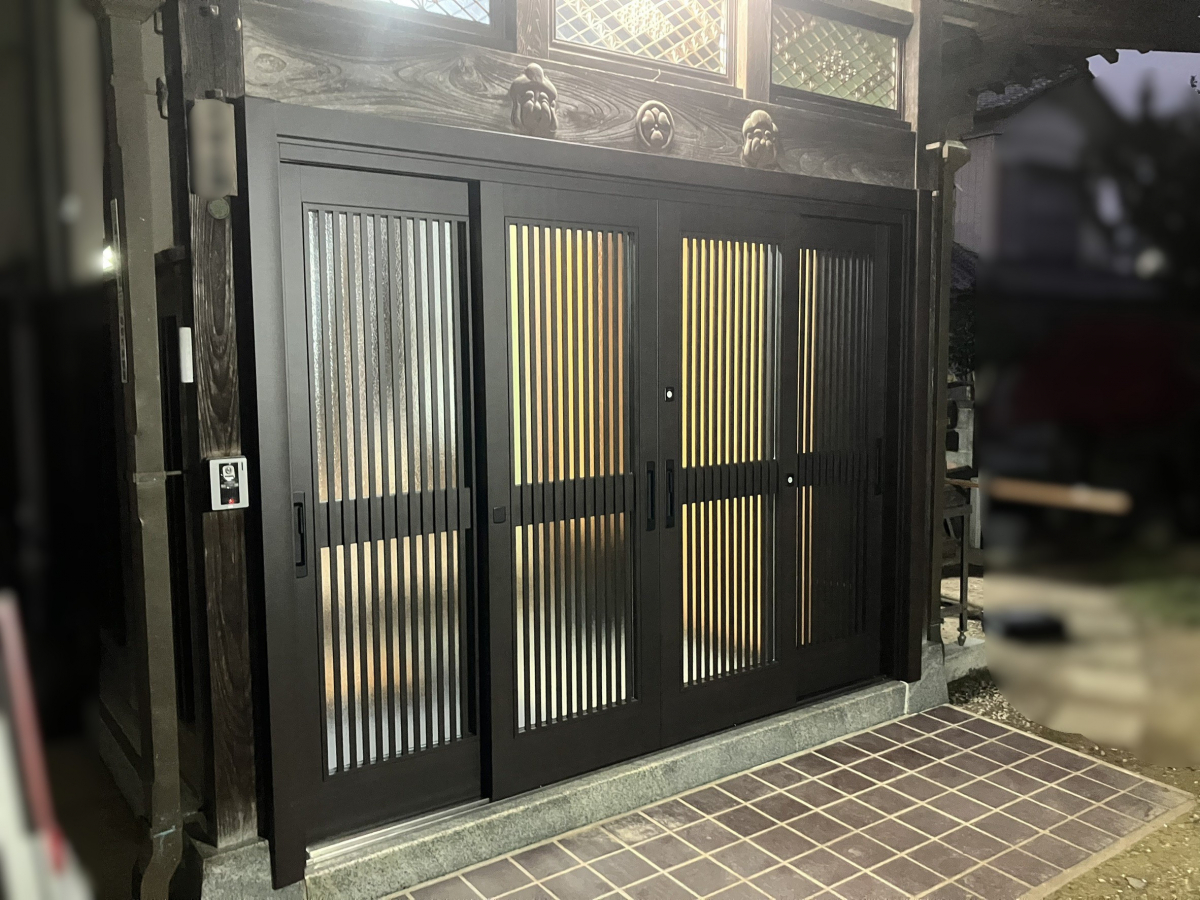 つくば住生活 石岡店の開閉が重い玄関引き戸をリフォーム｜LIXIL リシェント玄関引き戸2＜茨城県石岡市の施工例＞の施工後の写真1